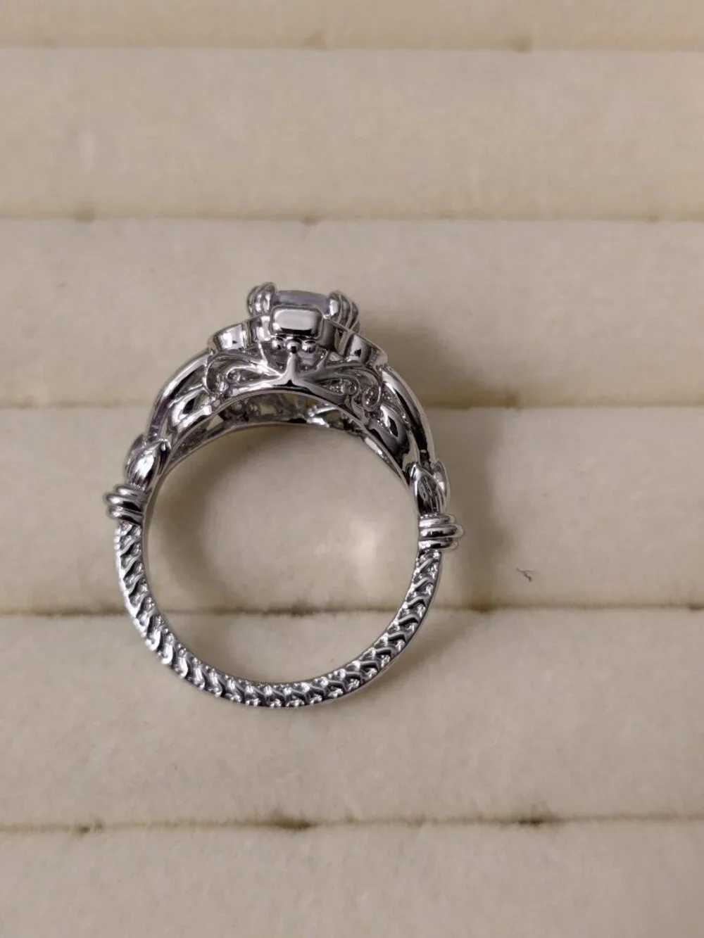 New!  Size 10 1/2  Sparkly Faux Diamond with Filagree